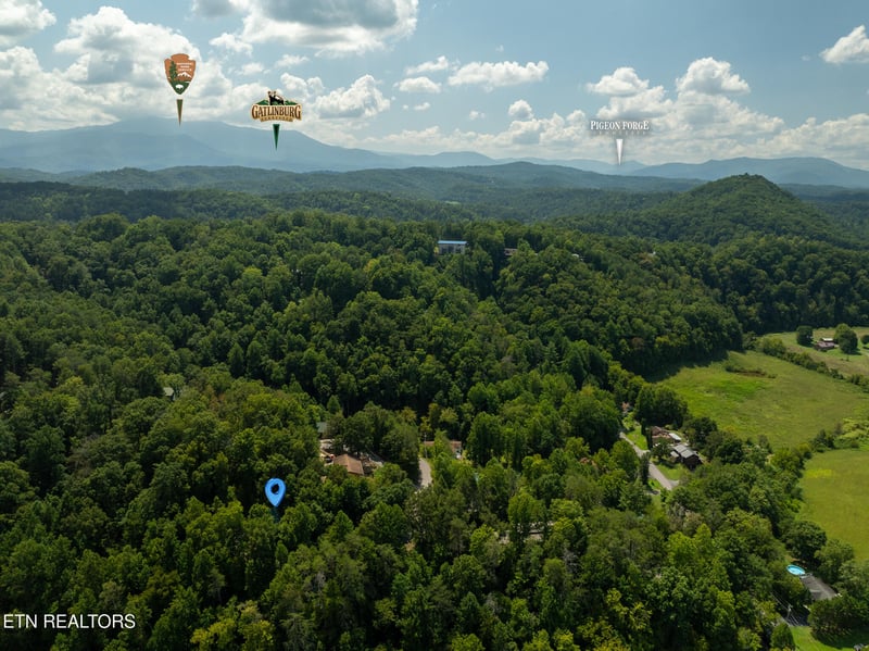 3823 Dollys Dr, Sevierville, TN 37876