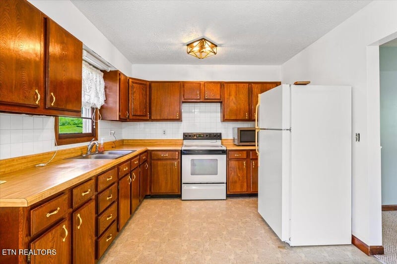 3824 Demory Rd, Lafollette, TN 37766