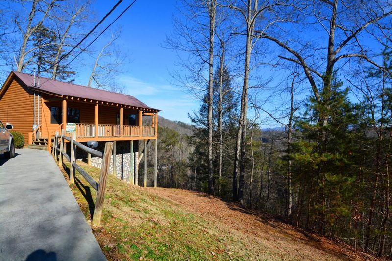 3824 Katelyns Ln, Sevierville, TN 37876