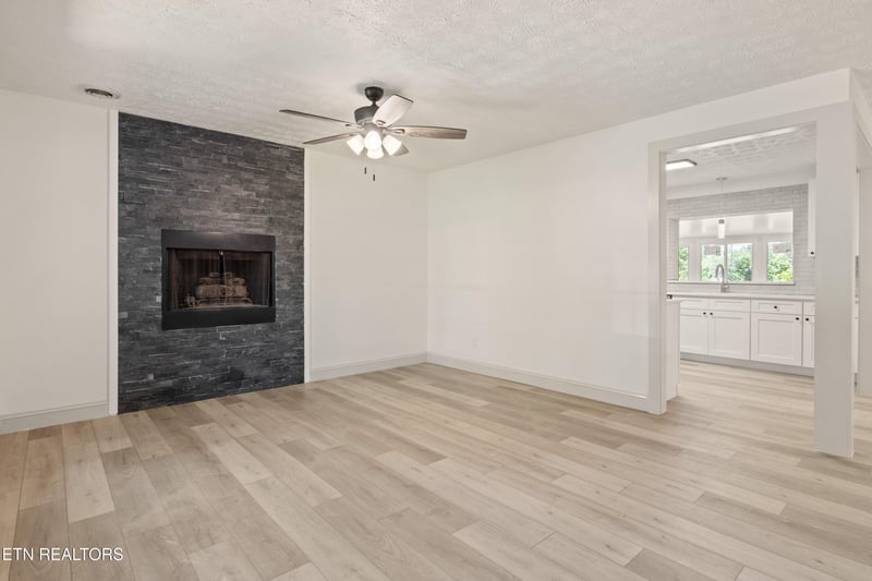 3824 Longwood Dr, Knoxville, TN 37918
