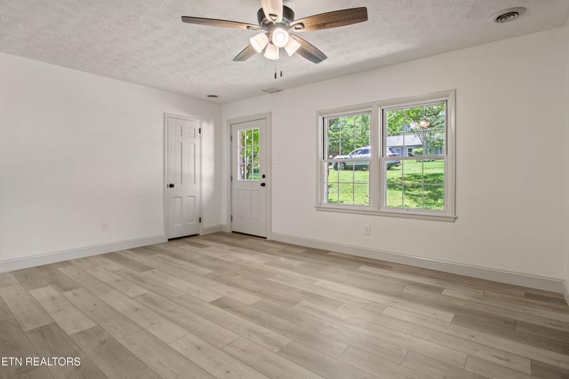 3824 Longwood Dr, Knoxville, TN 37918
