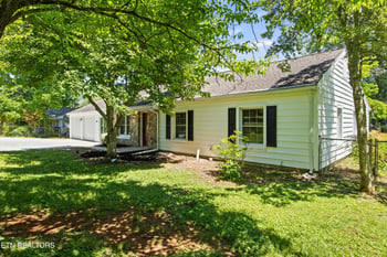 3824 Longwood Dr, Knoxville, TN 37918
