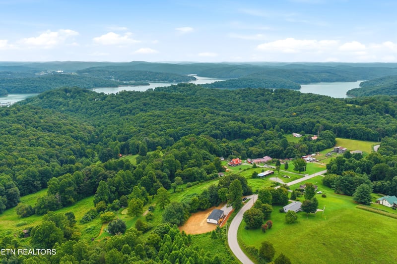 3827 Demory Rd, Lafollette, TN 37766