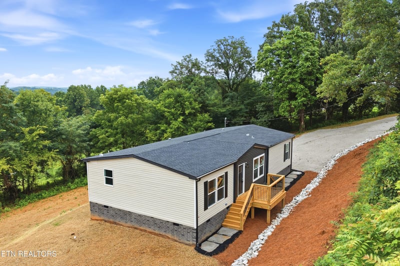 3827 Demory Rd, Lafollette, TN 37766