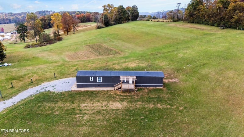3827 Strong Rd, Mascot, TN 37806