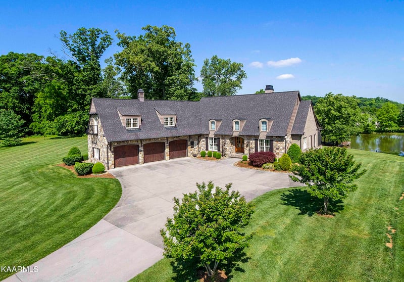 3829 Jackson Bend Dr, Louisville, TN 37777