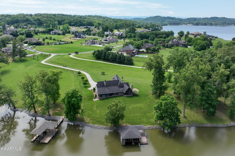 3829 Jackson Bend Dr, Louisville, TN 37777