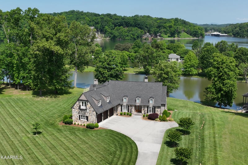 3829 Jackson Bend Dr, Louisville, TN 37777