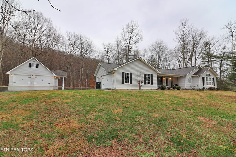 383 Chance Dr, Oneida, TN 37841