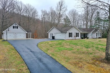 383 Chance Dr, Oneida, TN 37841