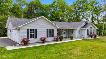 383 Chance Private Dr, Oneida, TN 37841