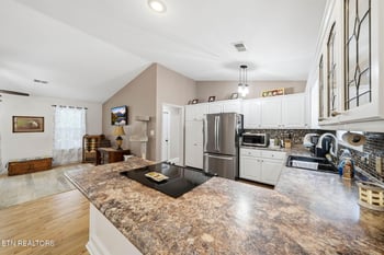 383 Chance Private Dr, Oneida, TN 37841