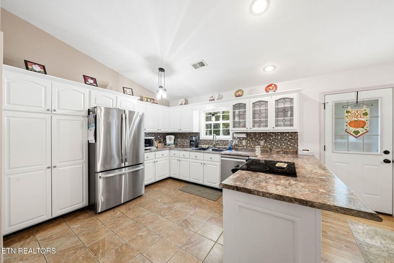 383 Chance Private Dr, Oneida, TN 37841