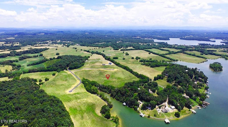 3831 Gravelly Hills Rd, Louisville, TN 37777
