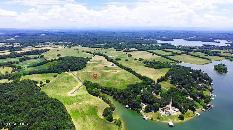 3833 Gravelly Hills Rd, Louisville, TN 37777