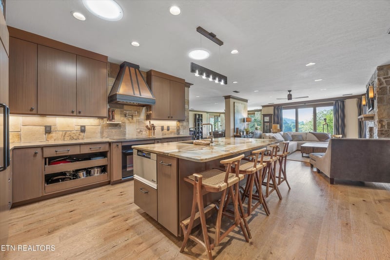 3834 Lake Pointe Dr, Kingston, TN 37763