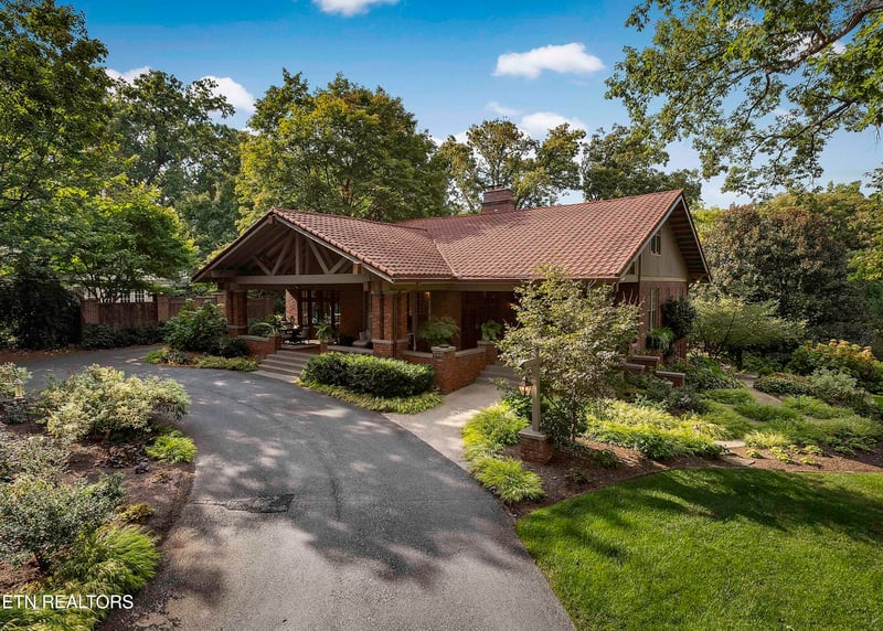 3835 Kingston Pike, Knoxville, TN 37919