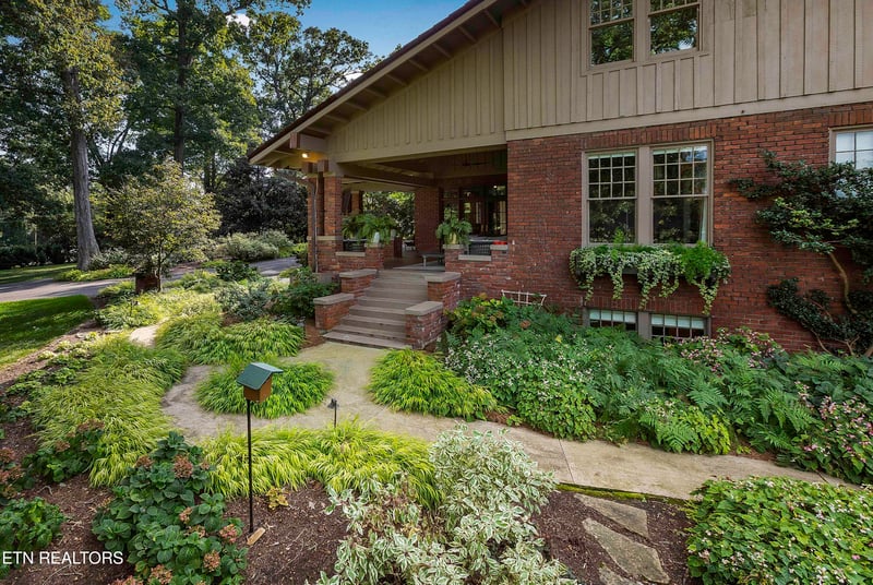 3835 Kingston Pike, Knoxville, TN 37919