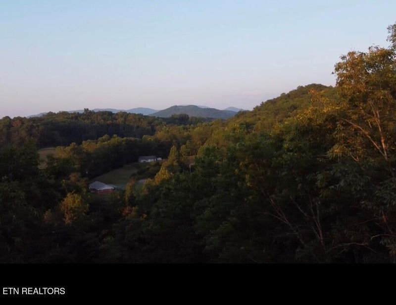 3837 Dollys Dr, Sevierville, TN 37862
