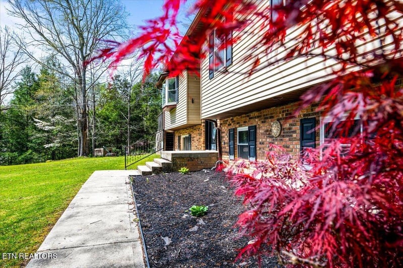 384 Hc Smith Dr, Oneida, TN 37841