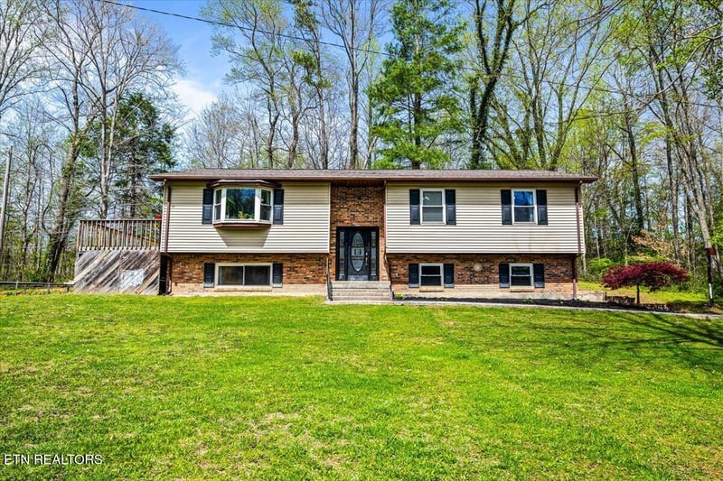 384 Hc Smith Dr, Oneida, TN 37841