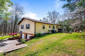 384 Hc Smith Dr, Oneida, TN 37841