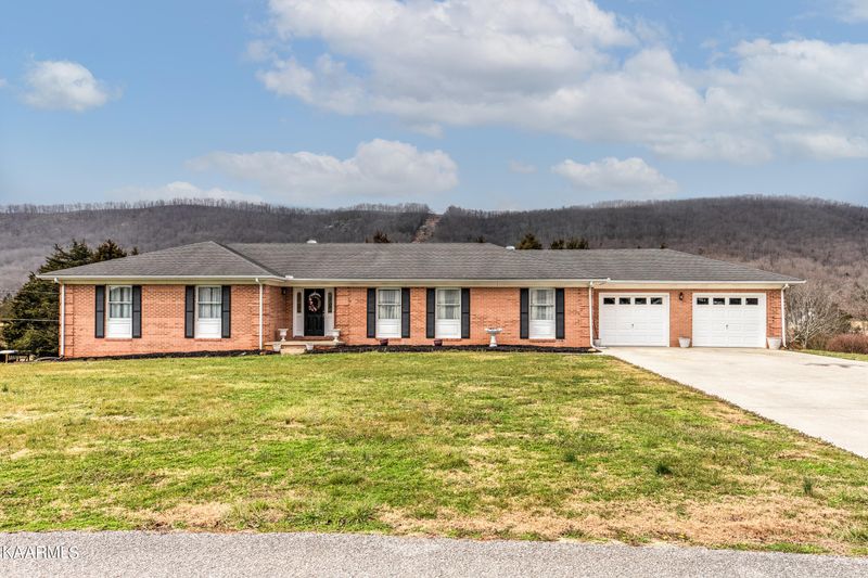 384 Sharp Acres Rd, Jacksboro, TN 37757
