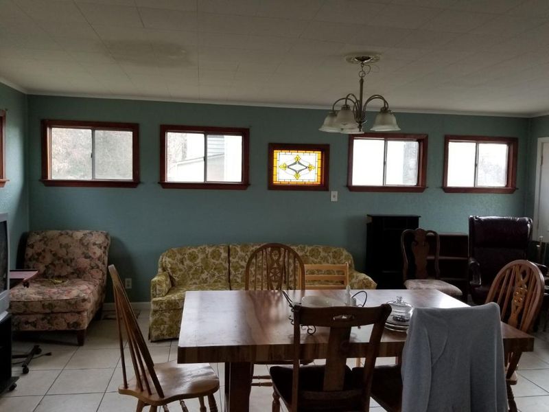 384 W Outer Dr, Oak Ridge, TN 37830