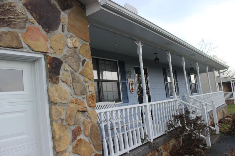 384 Wierwood Dr, Jacksboro, TN 37757