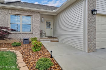 384 Woodgate Dr, Crossville, TN 38571