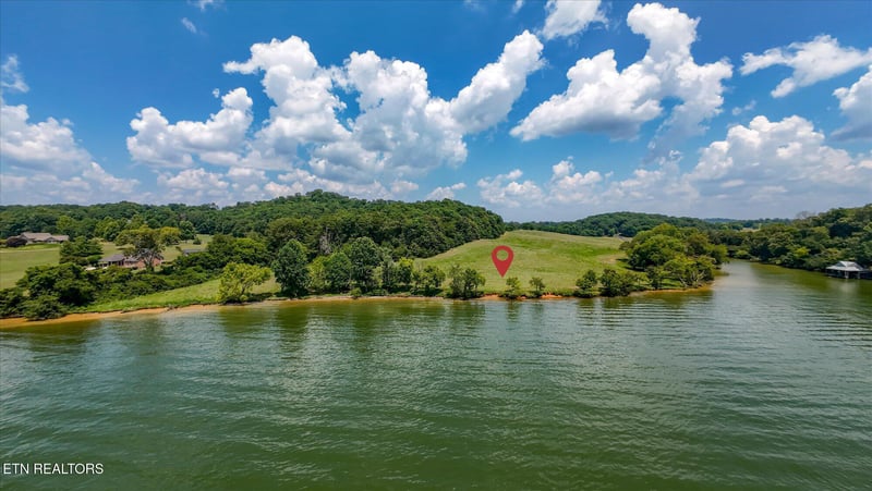 3841 Gravelly Hills Rd, Louisville, TN 37777