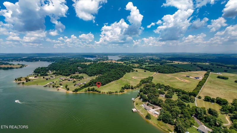 3843 Gravelly Hills Rd, Louisville, TN 37777