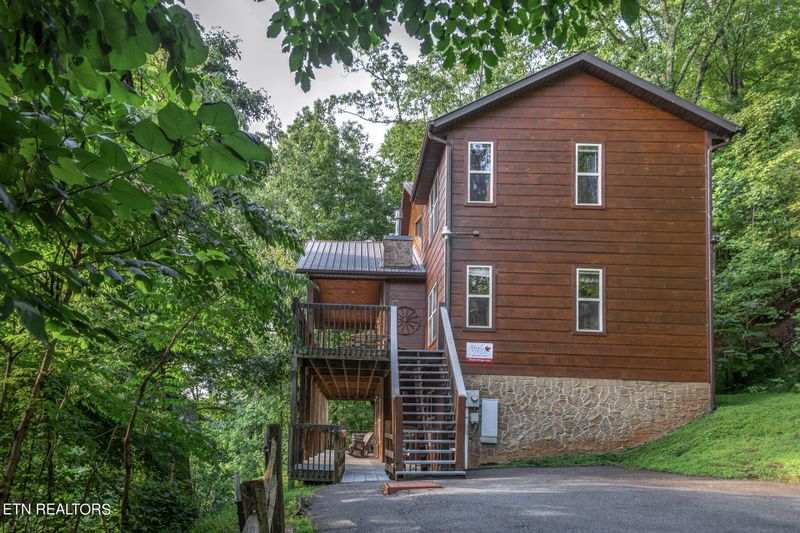 3845 Clabo Mountain Ln, Sevierville, TN 37862