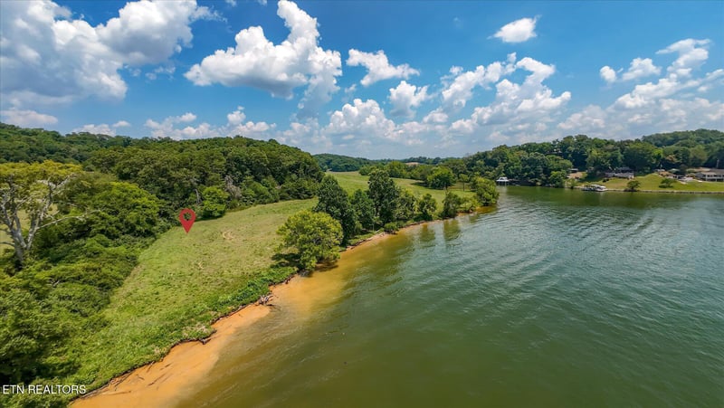 3845 Gravelly Hills Rd, Louisville, TN 37777
