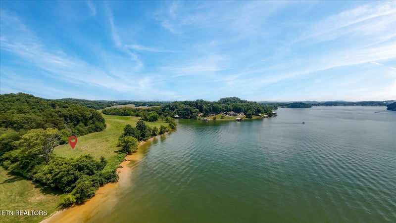 3845 Gravelly Hills Rd, Louisville, TN 37777