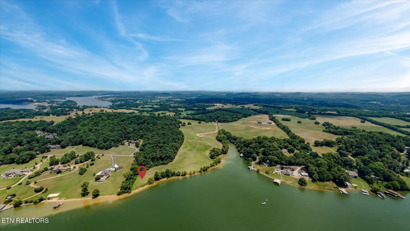 3845 Gravelly Hills Rd, Louisville, TN 37777