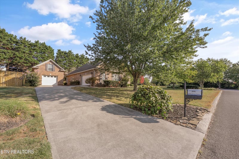 3845 Holly Berry Dr, Knoxville, TN 37938