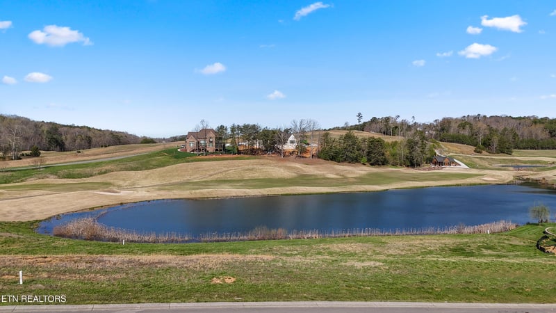385 Navigator Dr, Lenoir City, TN 37772