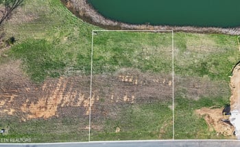 385 Navigator Dr, Lenoir City, TN 37772