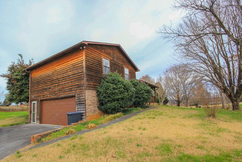 3851 Davis Ford Rd, Maryville, TN 37804