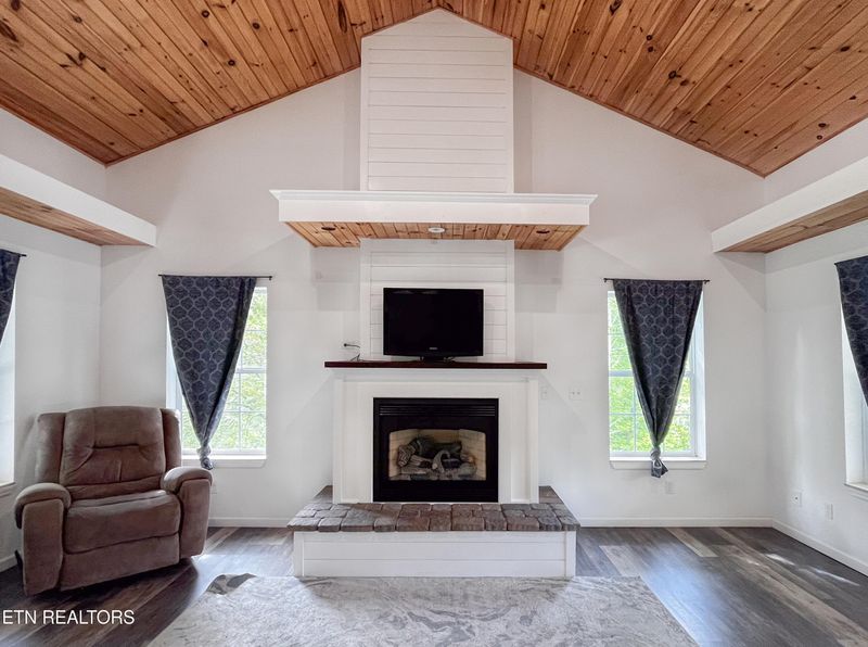 3851 Katelyns Ln, Sevierville, TN 37876