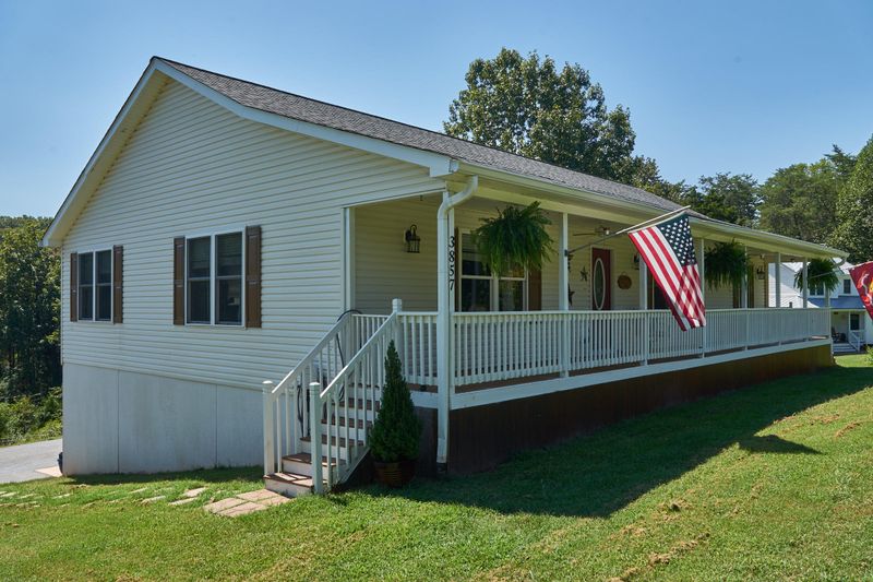 3857 Light Pink Rd, Louisville, TN 37777