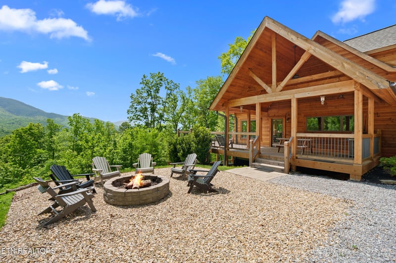 3859 Clabo Mountain Ln, Sevierville, TN 37862