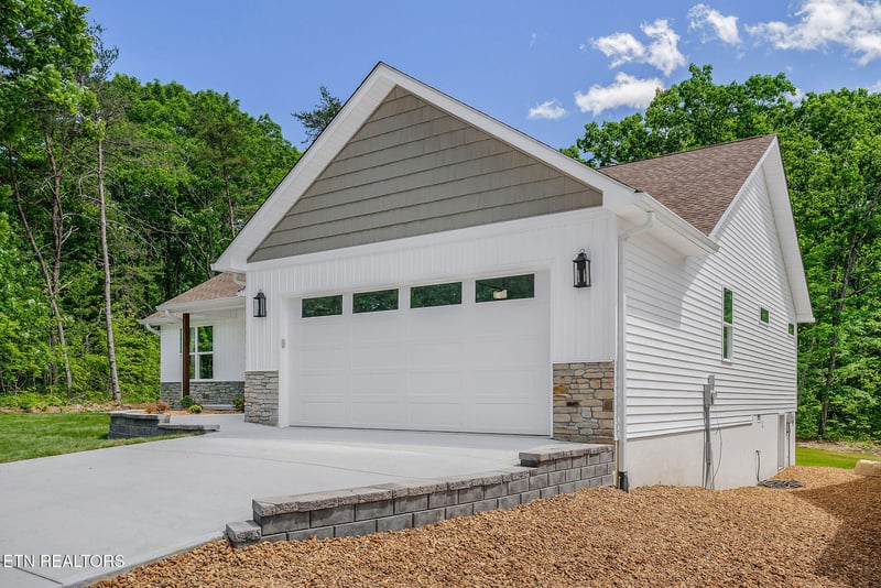 386 St George Dr, Fairfield Glade, TN 38558