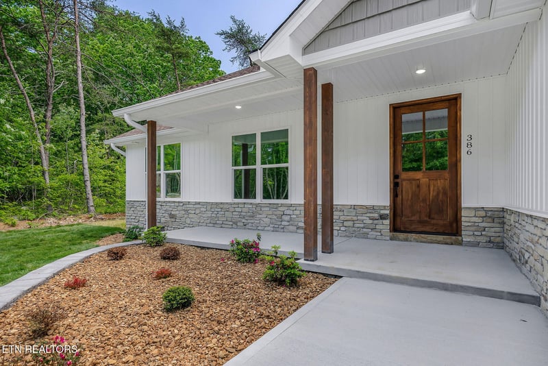 386 St George Dr, Fairfield Glade, TN 38558