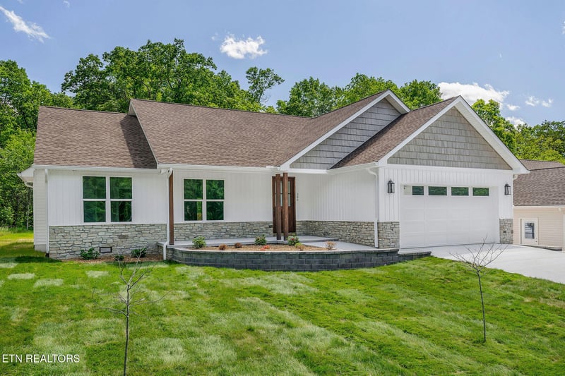 386 St George Dr, Fairfield Glade, TN 38558