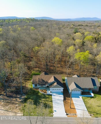 386 St George Dr, Fairfield Glade, TN 38558