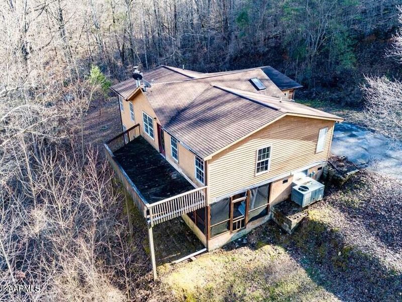 386 Young Rd, Lafollette, TN 37766