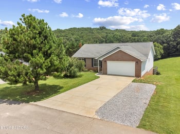 3861 Valentine Rd, Maryville, TN 37804