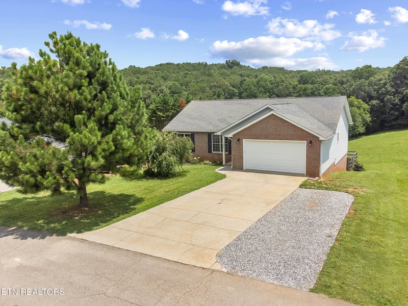 3861 Valentine Rd, Maryville, TN 37804